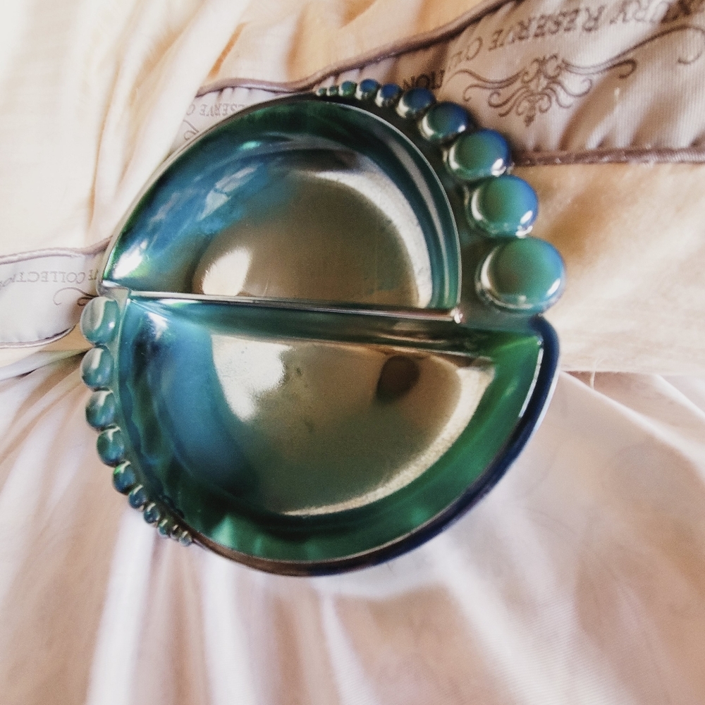 Gorgeous vintage Gillinder glass candy dish
